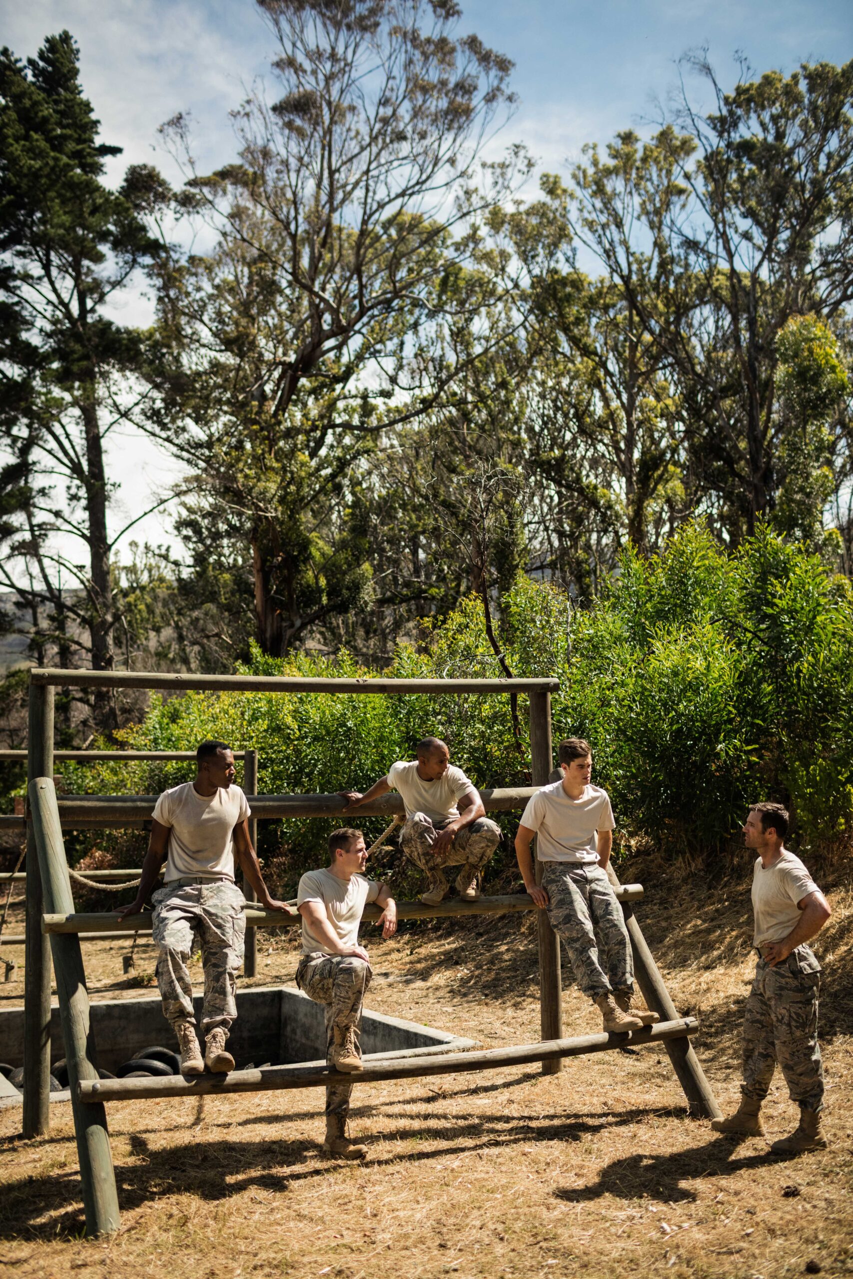 //militarymindsetcoach.com/wp-content/uploads/2024/11/soldiers-sitting-obstacle-course-1-scaled.jpg
